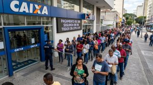 CAIXA paga beneficio de 300 reais nesta segunda, 8, para CPFs finais 0 a 9