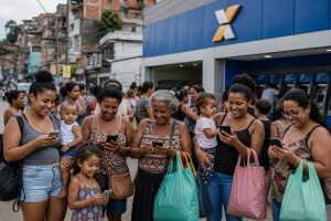 Depósitos de R$ 300: Caixa paga 100 mil mulheres em julho